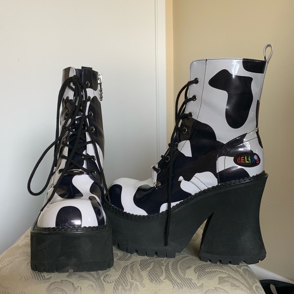 SOLD OUT dELiA*s Animal Behavior Platform Boots - Picture 3 of 4